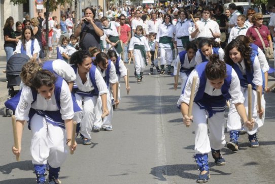 Més de 200 bastoners i bastoneres van participar a la 1a Bastonada del Vallès