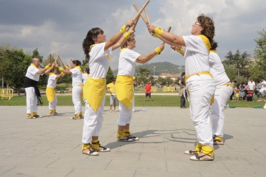 Més de 200 bastoners i bastoneres van participar a la 1a Bastonada del Vallès