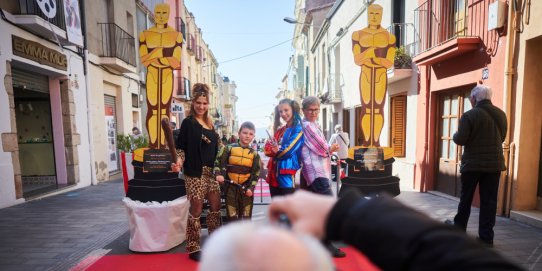 Imatge d'un moment de la celebració de Carnaval al carrer Major, l'any 2023.