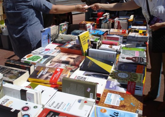 Les parades de roses i llibres seran presents per Sant Jordi