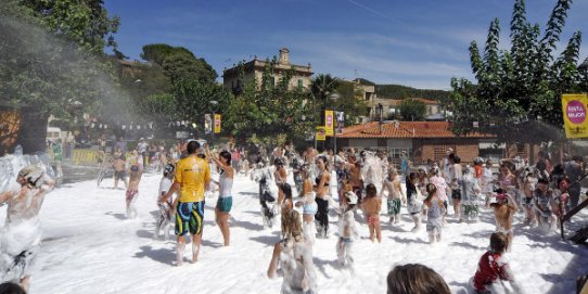 La festa de l'escuma tampoc faltarà enguany a la Festa Major de Sant Feliu del Racó.