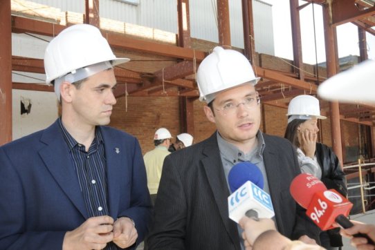 L'alcalde, Ignasi Giménez, i el regidor de l'Àrea de Territori, Aleix Canalís, a la visita d'obres del nou Espai Cívic