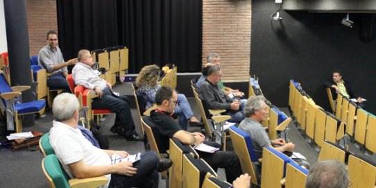 Moment de la sessió celebrada ahir dilluns a la Sala d'Actes d'El Mirador.