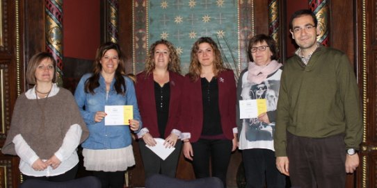 Les guardonades, amb la regidora de Dinamització Econòmica, Anna Màrmol (a l'esquerra), i l'alcalde, Ignasi Giménez.