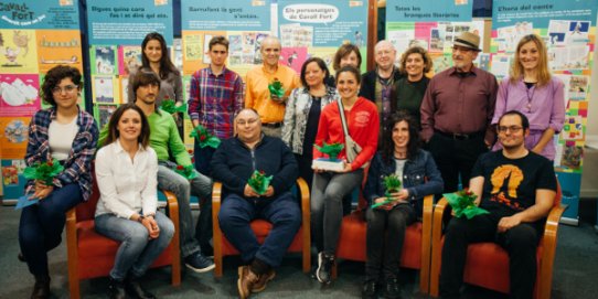 Foto de família de guardonats i membres del jurat.