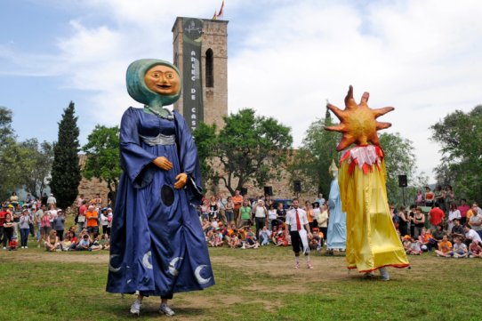 Actuació dels Gegants de l'Esbart Teatral