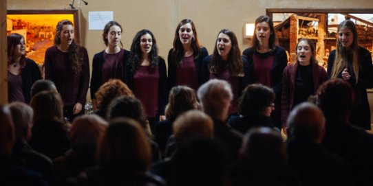 El Kor Ítsia, en una actuació anterior al local pessebrista de la Capella de Montserrat.