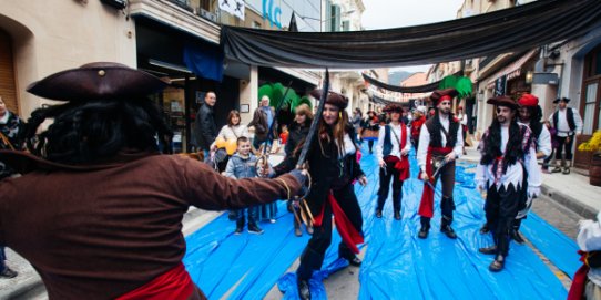 El carrer Major, ambientat per al Carnaval de l'any passat.