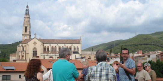 Imatge d'una sortida anterior del cicle Caminant amb la Història per Castellar.