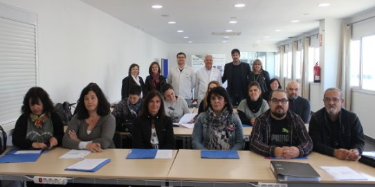 Els alumnes del curs, amb els representants del consistori i els responsables de l'empresa.