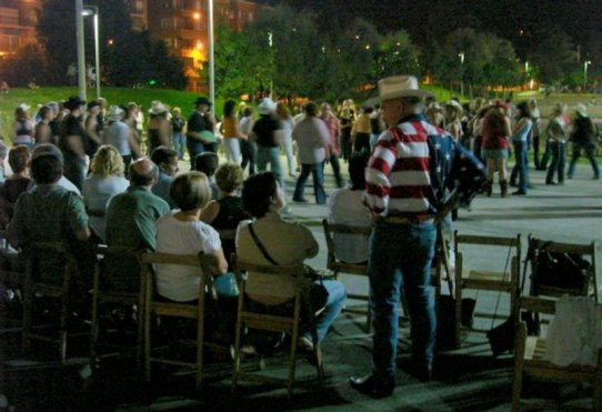 Country a la plaça de la Fàbrica Nova