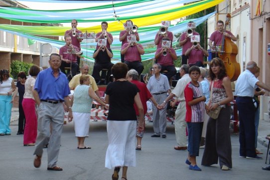 Sardanes al carrer de Sant Jaume