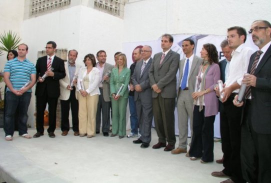 El regidor de Medi Ambient, Aleix Canalís, a la foto de família dels premiats