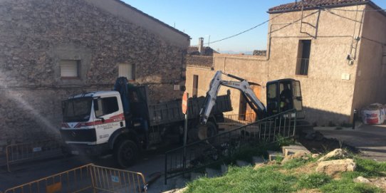 Aquesta setmana s'està intervenint a la cruïlla entre el carrer de Garrofers i el carrer del Racó.