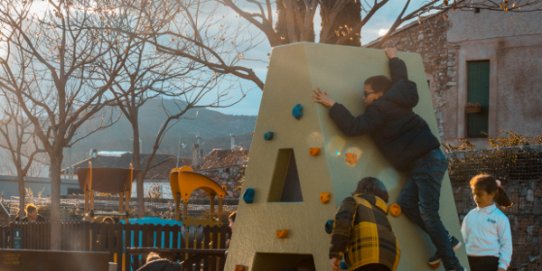 Un dels rocòdroms, el que té forma d'A, s'ha instal·lat a la plaça d'El Mirador.