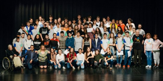 Foto de família dels participants al programa del Servei Comunitari.