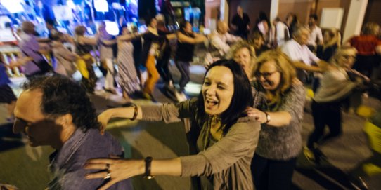 La plaça de Sant Joan tornarà a omplir-se de festa, en aquesta ocasió amb la música de l'Orquestra Platinum.