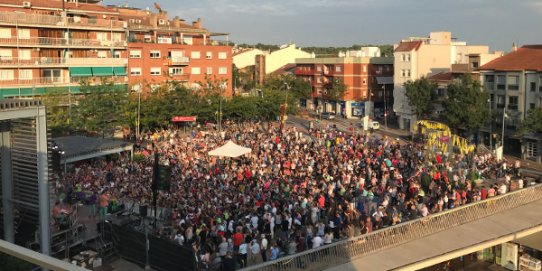 Imatge aèria del concert d'El Pot Petit, a la pl. d'El Mirador