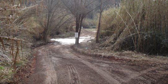 Imatge de les obres que han començat aquesta setmana al camí del riu.