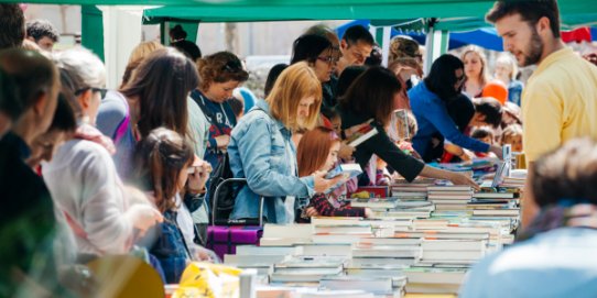 Imatge d'una Fira de Sant Jordi anterior.