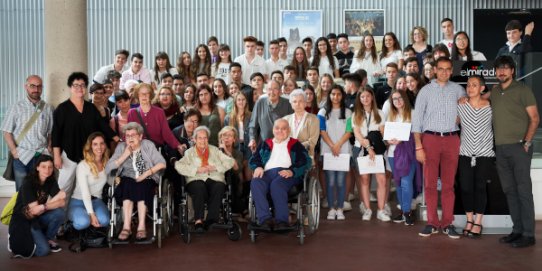 Foto de família de l'acte de lliurament dels diplomes.