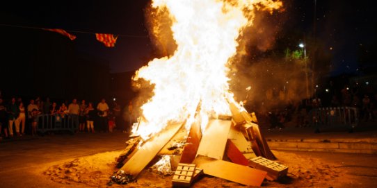 L'arribada de la Flama del Canigó acabarà amb l'encesa d'una gran foguera de Sant Joan a la pl. d'El Mirador.