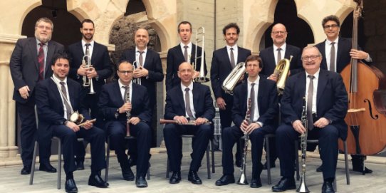 La proposta l'interpreten la Cobla Ciutat de Girona, amb percussió i teclats de Joan Torras i amb l’actriu Susana del Saz.