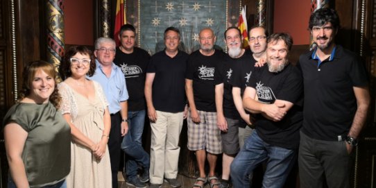 Foto de família de la reunió entre l'Ajuntament i els promotors dels projectes guanyadors dels pressupostos participatius 2019.