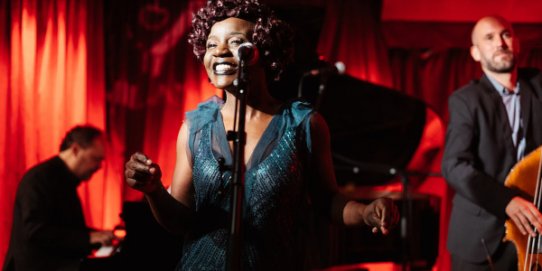 Angué & her Hot Jazz Trio actuaran a la plaça de Cal Calissó diumenge 8 de setembre.