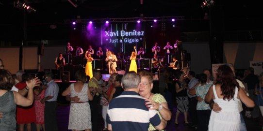 Imatge d'una actuació anterior de la Cobla Orquestra La Principal de la Bisbal en el marc de la Festa Major de Castellar.