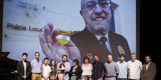 Imatge d'un moment de l'acte de lliurament de la Medalla de la Vila a títol pòstum a Joan Alonso Casajuana.