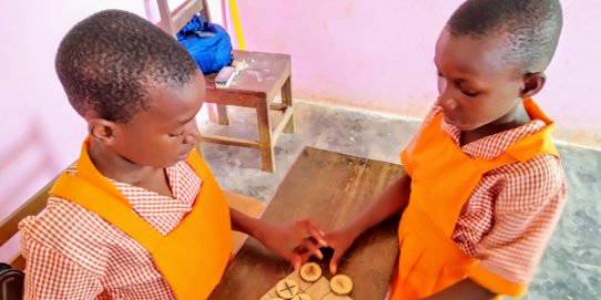 Imatge presa al Camerun, en el marc del projecte que hi du a terme l'escola Emili Carles-Tolrà.