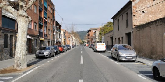 Imatge del nou asfaltat de la carretera de Sabadell.