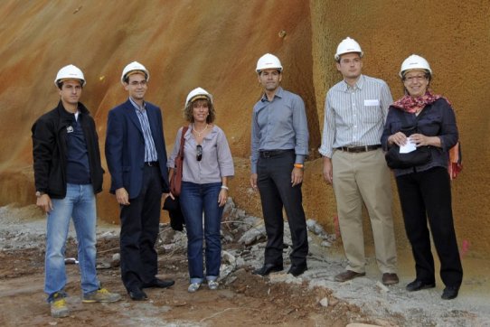 L'alcalde i els regidors d'Educació i Urbanisme, durant la visita d'obra que s'ha celebrat aquest matí