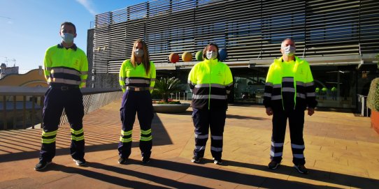 Els quatre agents cívics, aquesta setmana a la plaça d'El Mirador.