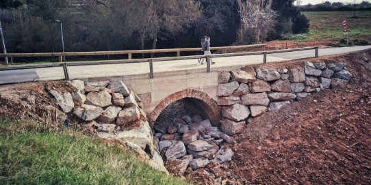 Aspecte del pont de Can Casamada un cop finalitzades les obres de rehabilitació.