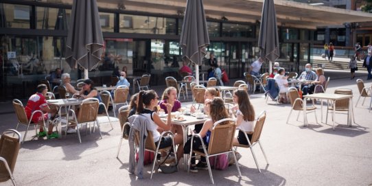 Terrassa del bar del Mercat Municipal.