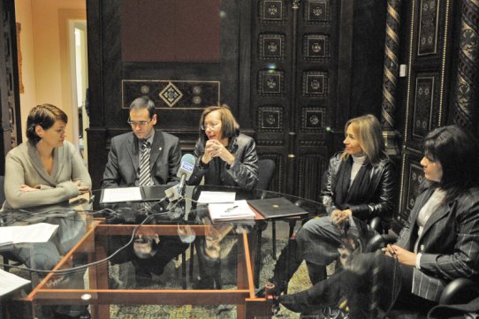 Un moment de l'acte de signatura del conveni, a la Sala de la Capella de l'Ajuntament