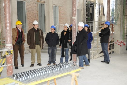 Visita d'obres dels grups municipals a la plaça Major