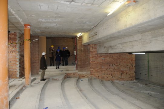 Visita d'obres dels grups municipals a la plaça Major