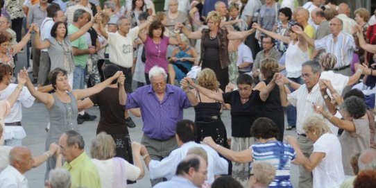 Imatge d'una ballada de sardanes anterior.