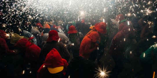 Imatge d'una edició anterior del correfoc de Festa Major.