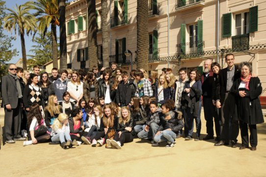 Els alumnes suecs han visitat aquest matí l'Ajuntament acompanyats per l'alcalde i la regidora d'Educació