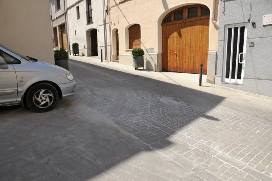 Aquesta setmana s'ha arranjat un tram del c. de les Bassetes, a la cantonada amb el c. del Retir