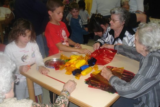 La Setmana del Joc intergeneracional és una de les activitats que organitza la Ludoteca en col·laboració amb l'Obra Social Benèfica