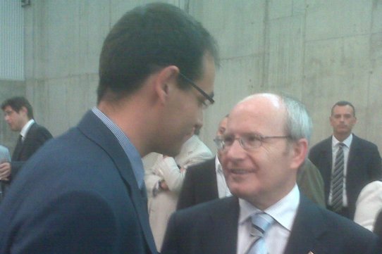 L'alcalde de Castellar saluda el president de la Generalitat en un moment de la inauguració