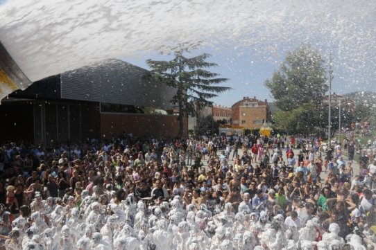 Bany d'escuma a la pl. de la Fàbrica Nova