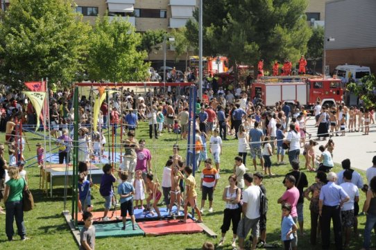 Una gran quantitat de persones es va acostar a l'Espai Tolrà per gaudir de la Jornada de la Infància