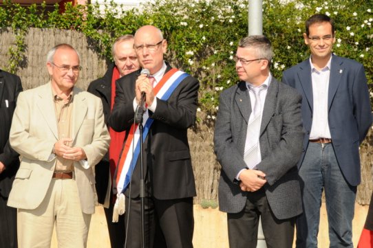 Imatge dels parlaments. A l'esquerra, l professor de l'Institut, Josep Asensio, un dels impulsors de l'intercanvi