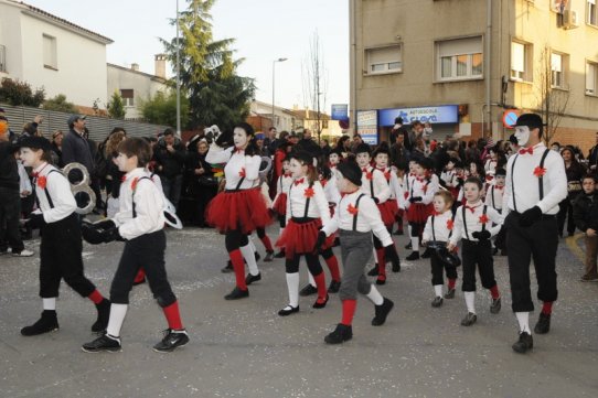 La comparsa i la carrosa de l'AMPA de l'Escola Sant Esteve, "Mima el Sant Esteve", van aconseguir un dels premis de la Rua, valorat en 400 euros